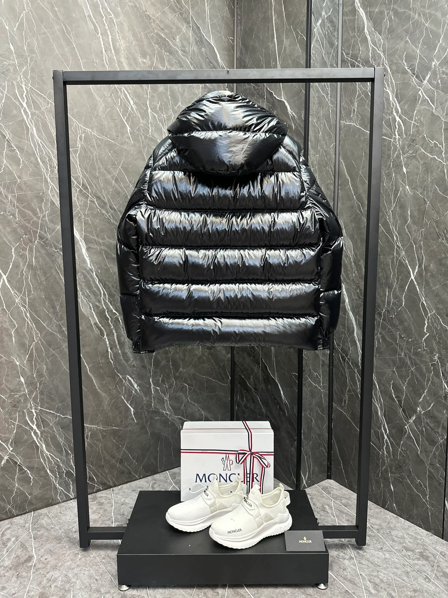 ⬆️Moncler Maya 70 . . Moncler 70 ， 。 ， ， Moncler Maya 70 。 ， 。 Antoni Tudisco 。 Moncler Maya 70 Moncler 70 ， ， 。 Classic ， 、 。 Classic 70 。 • • • • • ， • • • •Moncler Maya 70 Size: 1-5 . Cream White Pink Blue Gray Black D 9890065750